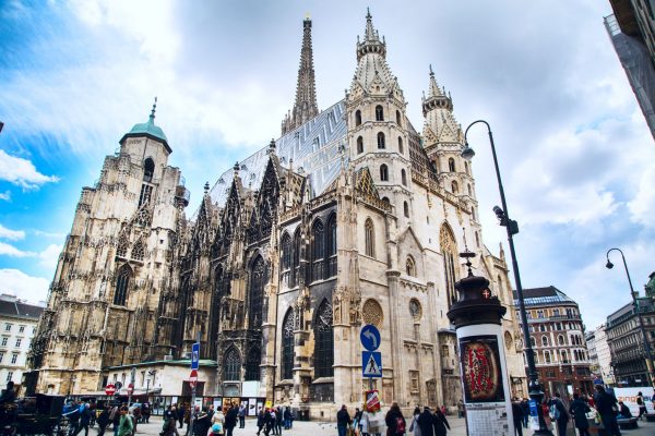 kathedrikos-naos-agiou-stefanou-stephansdom-axiotheata-vienni kathedrikos-naos-agiou-stefanou-stephansdom-axiotheata-vienni