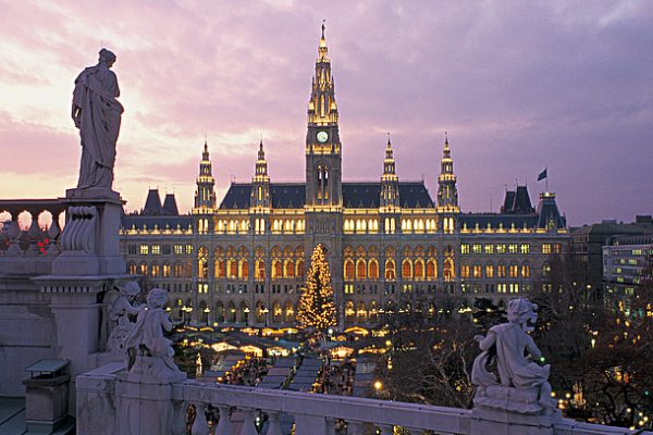 00000030016-christmas-market-in-vienna-in-front-of-the-city-hall-oesterreich-werbung-Viennaslide.jpg.3275816 00000030016-christmas-market-in-vienna-in-front-of-the-city-hall-oesterreich-werbung-Viennaslide.jpg.3275816